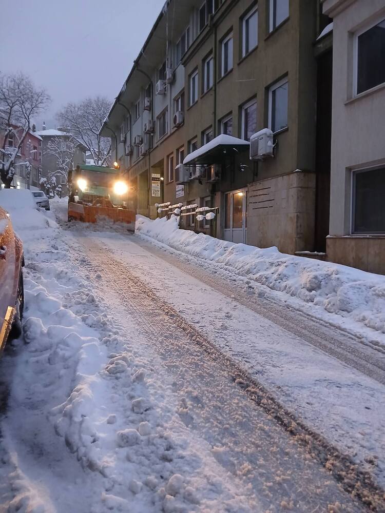 Община Шумен: Снегопочистващата техника се дислоцира, за да не пречи на вечерния трафик при прибирането на гражданите от работа
