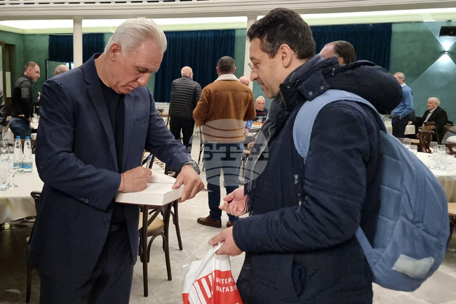 Винаги ще бъда благодарен, че Божил Колев ми е бил треньор в националния отбор, каза Христо Стоичков