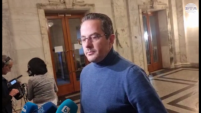 "Възраждане" предлагат проект на решение на парламента за недопускане изпращане на военни в Украйна и искат изслушване на премиера