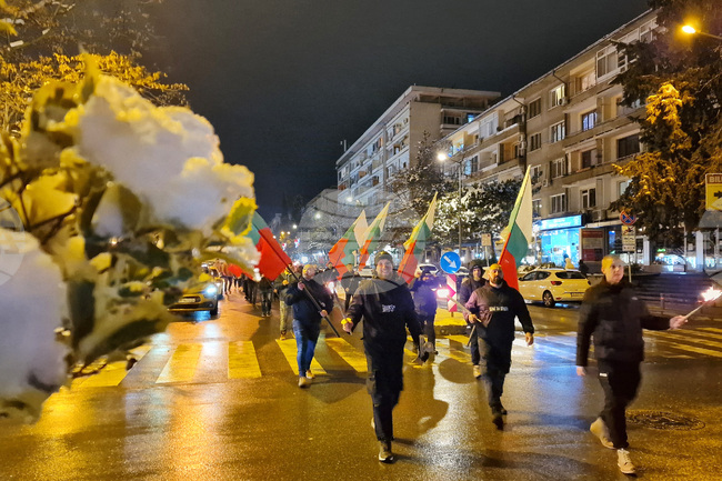 Факелно шествие озари улиците на Стара Загора в чест на Васил Левски