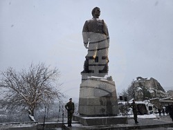 Ловеч - Васил Левски - паметник 