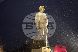 Ловеч - Васил Левски - паметник 