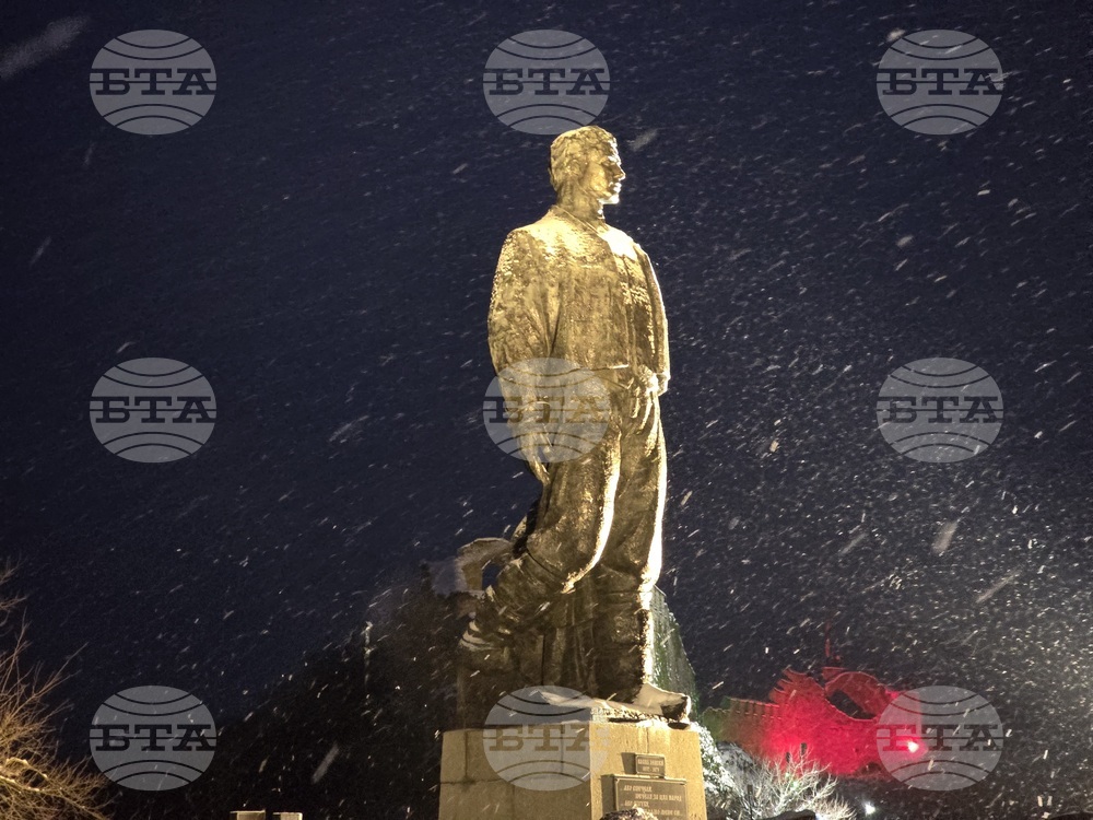 Ловеч - Васил Левски - паметник