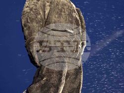 Ловеч - Васил Левски - паметник 