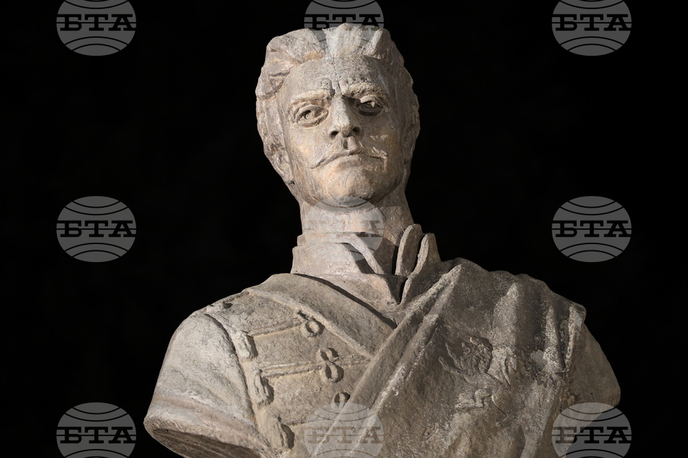 С полагане на цветя пред бюст-паметника на Васил Левски в Благоевград ще бъдат почетени 188 години от рождението му