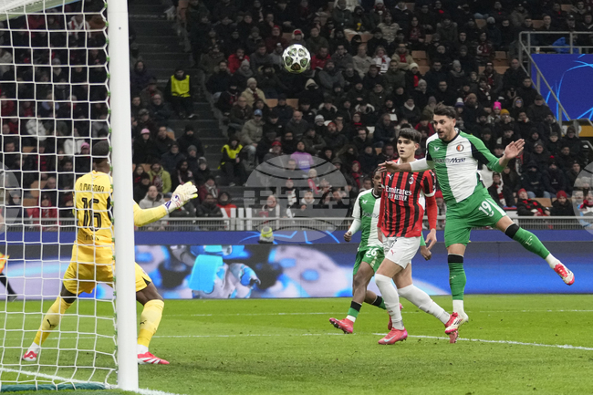 Фейенорд отстрани останалия с 10 души отбор на Милан и е на осминафинал в Шампионската лига