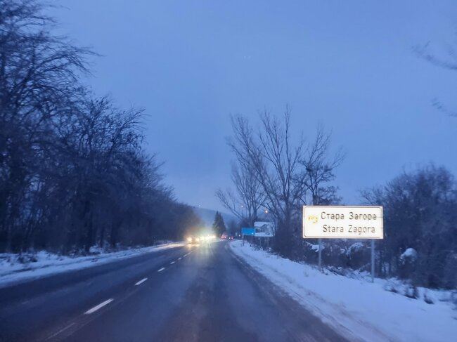 Всички пътища в област Стара Загора са проходими при зимни условия, съобщиха от Областно пътно управление