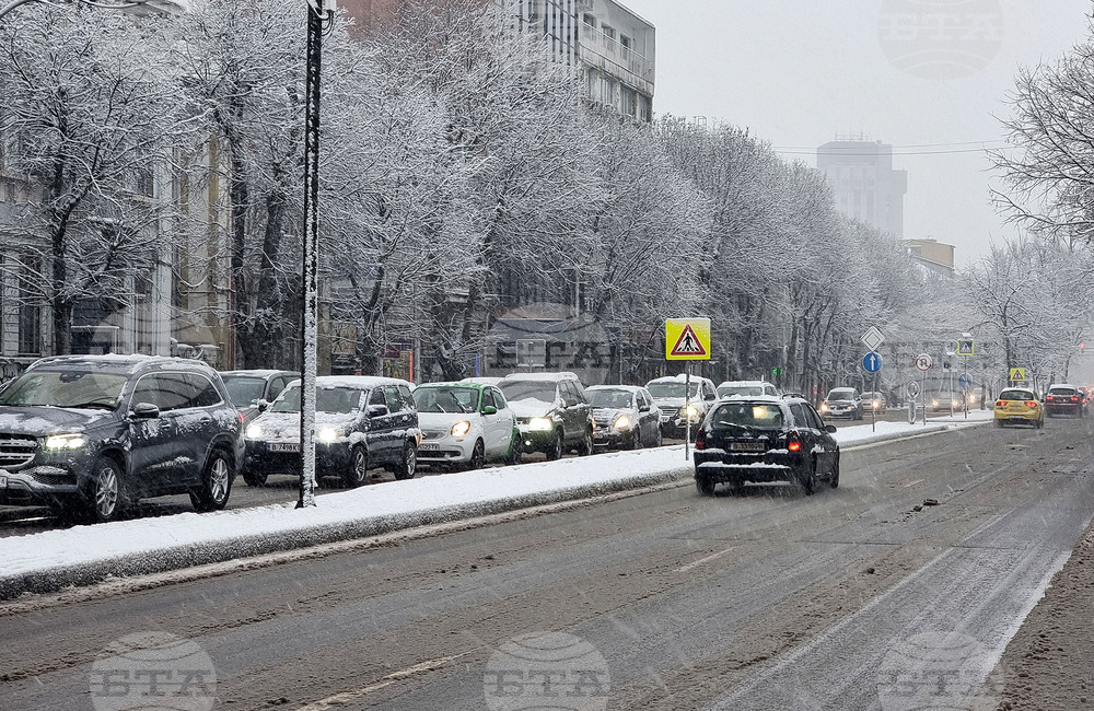 Възстановено е движението на автомобили до 3,5 тона по пътя Варна – Бургас в участъка между Старо Оряхово и Бяла