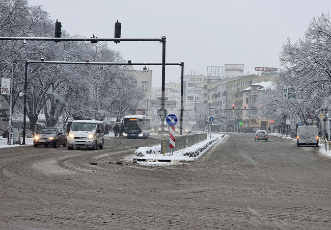 Основните пътни артерии във Варна са почистени и без заледявания