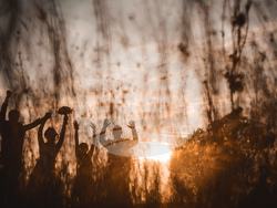 Фотографите Бони Бонев и Марияна Бонева представят „Прошепнати мечти“. Снимка: Art club Diplomat 