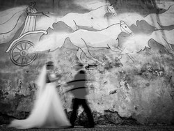 Фотографите Бони Бонев и Марияна Бонева представят „Прошепнати мечти“. Снимка: Art club Diplomat 