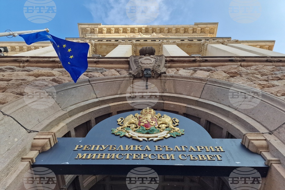 Осъждаме поругаването на сградата на Европейския парламент и Европейската комисия в България, заявиха от Министерския съвет