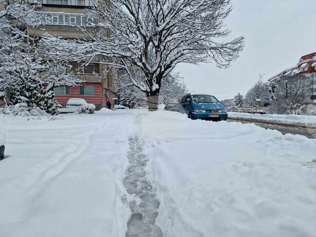 Община Разград призовава граждани и институции да почистят снега пред домовете и офисите си