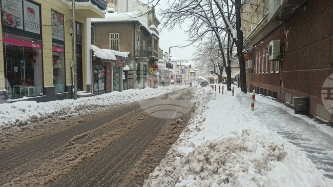 Инспектори на Община Шумен ще глобяват за непочистени тротоари и пешеходни зони 