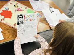 Ученици от училище „Зора“ в Бейзингстоук се включиха в интерактивна игра под надслов „По стъпките на Левски: Тайните комитети оживяват“