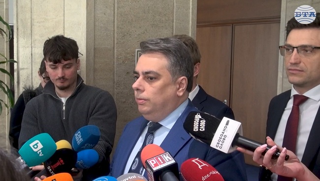Бюджетът, публикуван снощи, е абсолютно скандален, смята Асен Василев