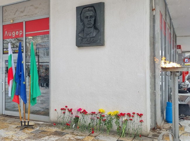С общоградско поклонение и ритуал за поднасяне на венци и цветя Търговище ще отбележи 153 години от гибелта на Васил Левски