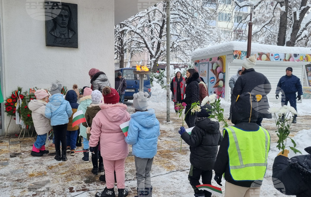 С общоградско поклонение Търговище отбеляза 152 години от гибелта на Васил Левски