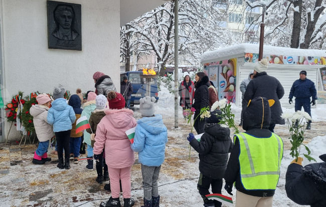 С общоградско поклонение Търговище отбеляза 152 години от гибелта на Васил Левски