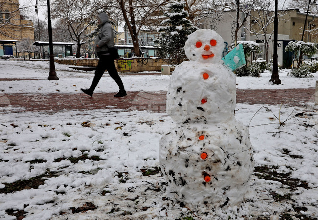 Ученици от училище „Ран Босилек“ в Брюксел, Белгия, правиха снежен човек