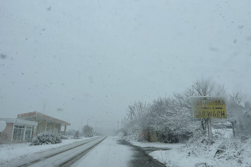 Продължава обилният снеговалеж на територията на община Царево