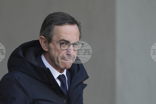 Макрон трябва да се изкаже за политическата криза във Франция, каза лидерът на френските консерватори Брюно Рьотайо