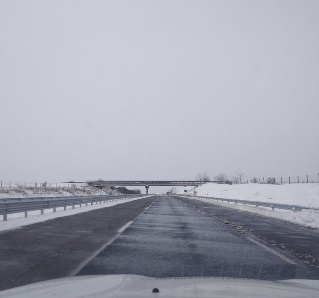 Възстановено е движението за всички автомобили по 35-километровия участък от АМ "Тракия" между Карнобат и Бургас