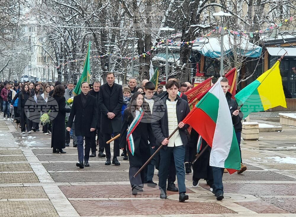 Със заупокойна молитва, шествие и поклонение пред паметника на Апостола, Ямбол почете паметта на Васил Левски