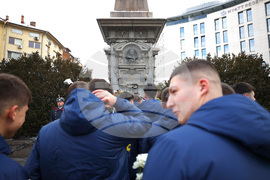 Васил Левски - паметник - ПФК Левски - цветя - поднасяне