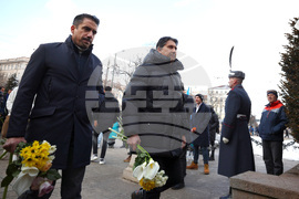 Васил Левски - паметник - ПФК Левски - цветя - поднасяне