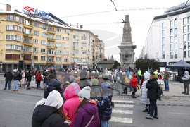 Васил Левски - паметник - цветя - поднасяне