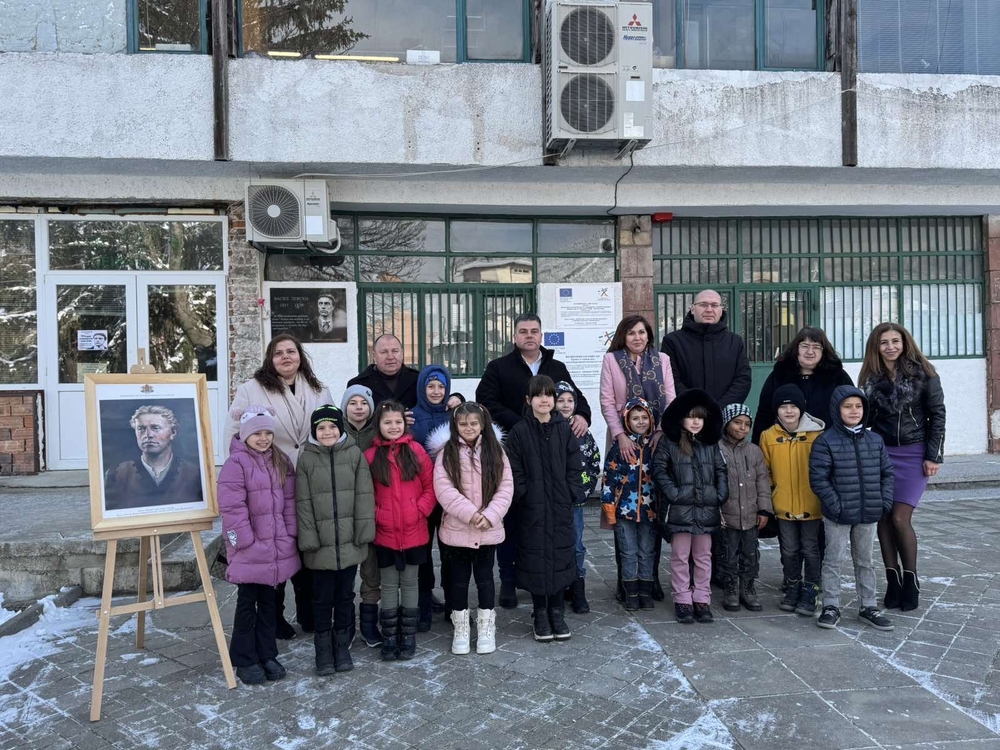 За втора поредна година в Костенец се преклониха пред паметта на Васил Левски