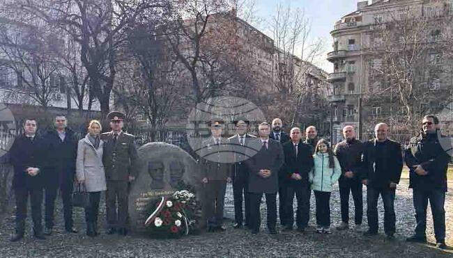 Български дипломати в Белград поднесоха венец пред барелефите на Васил Левски и Георги С. Раковски
