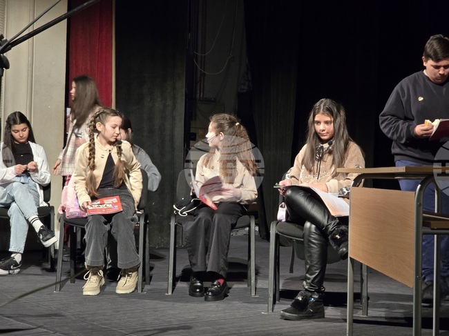 С авторски спектакъл „Сто години с името на Левски“ основното училище в Ловеч, носещо името на Апостола, отбеляза патронния си празник