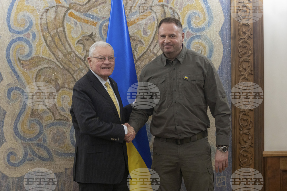 Началникът на канцеларията на украинския президент се срещна във Вашингтон със специалния пратеник на Белия дом Келог