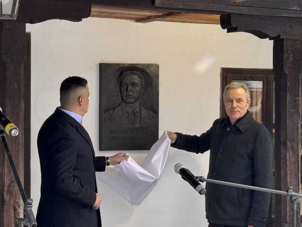 Барелеф с лика на Васил Левски е поставен в манастира „Света Троица“ в Етрополе по повод 152-годишнина от гибелта на Апостола 