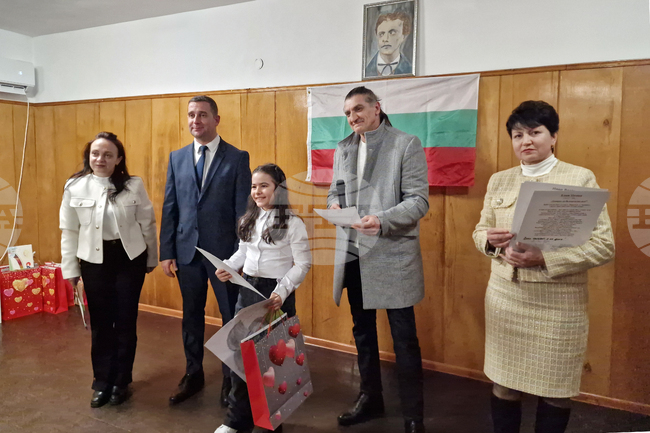 В самоковското село Продановци наградиха победителите в конкурс за рисунка, посветен на Васил Левски