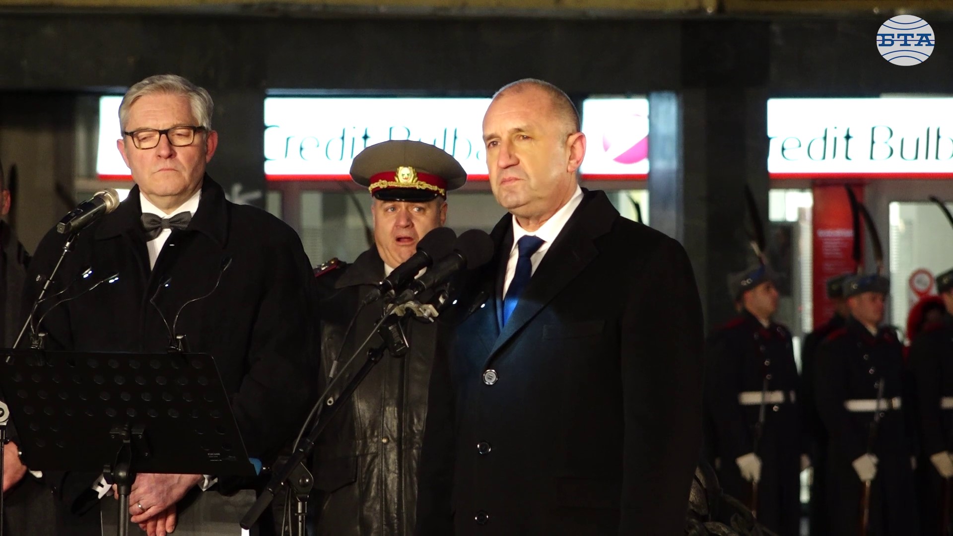 Само единни ще съхраним България в глобалния смут, каза президентът Румен Радев по време на възпоменателната церемония за гибелта на Васил Левски