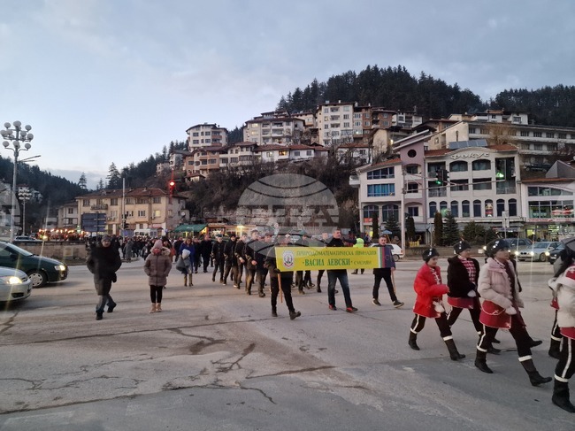 Смолянчани сведоха глави пред подвига и делото на Апостола на свободата
