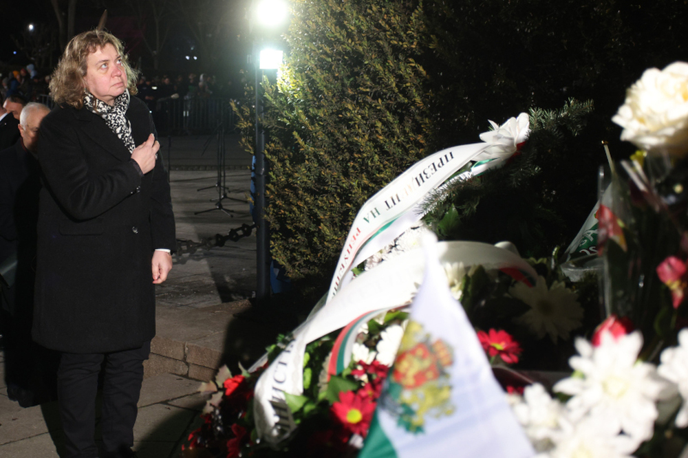 Председателят на Народното събрание Наталия Киселова и народни представители участваха във възпоменателната церемония в София по повод 152 години от гибелта на Васил Левски