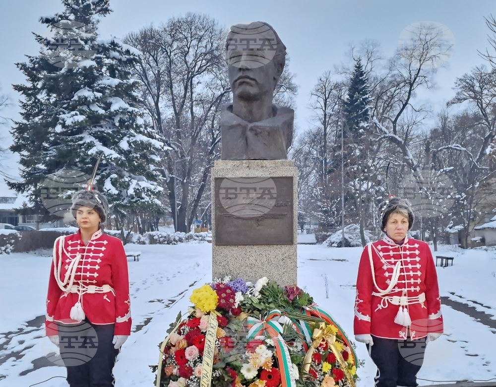 Бюст паметник на Васил Левски бе открит с ритуал в Долна Оряховица