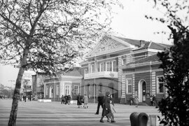 Създаден е Драматичният театър „Невена Коканова“ в Ямбол