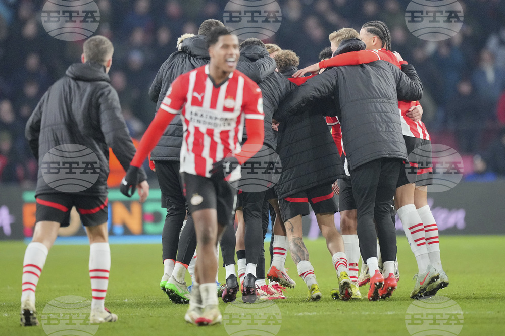 ПСВ Айндховен стана шампион в Нидерландия; Християн Петров реализира попадение за Хееренвеен срещу Фейенорд и Пламен Андреев