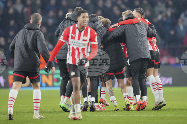 ПСВ Айндховен стана шампион в Нидерландия; Християн Петров реализира попадение за Хееренвеен срещу Фейенорд и Пламен Андреев