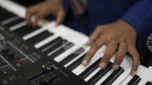 Изложба с рисунки на музиканта Паоло Конте бе открита в Италия