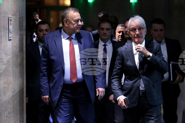 Твърденията на Пеевски за д-р Ахмед Доган са несъстоятелни, заявяват от ПГ „Демокрация, права и свободи“ - ДПС