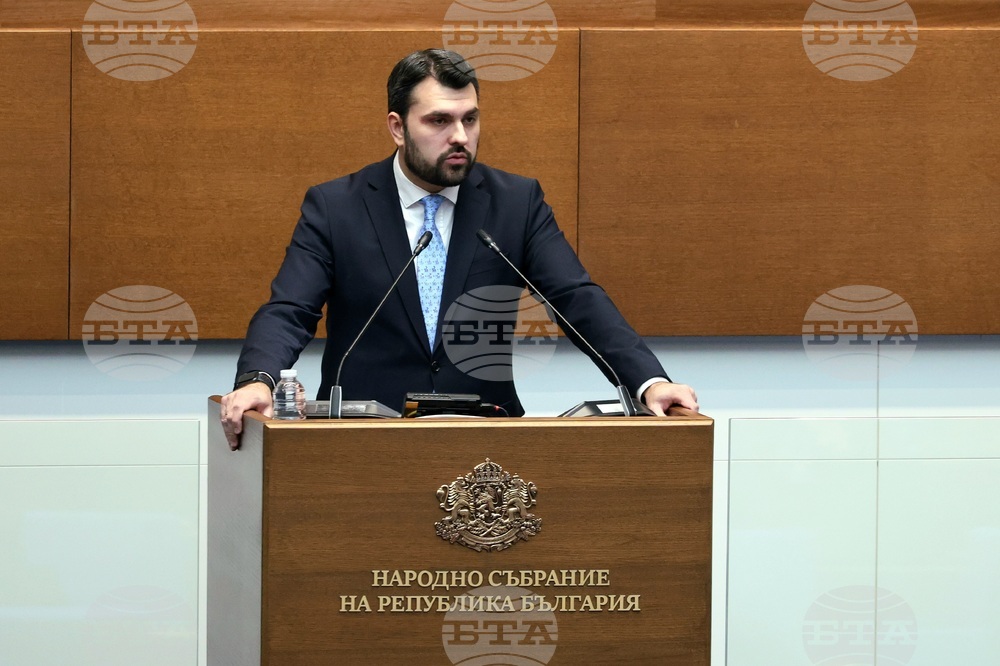 Никой не е подлагал на обсъждане изпращането на военни контингенти в Украйна за участие в бойни действия, каза министър Георг Георгиев