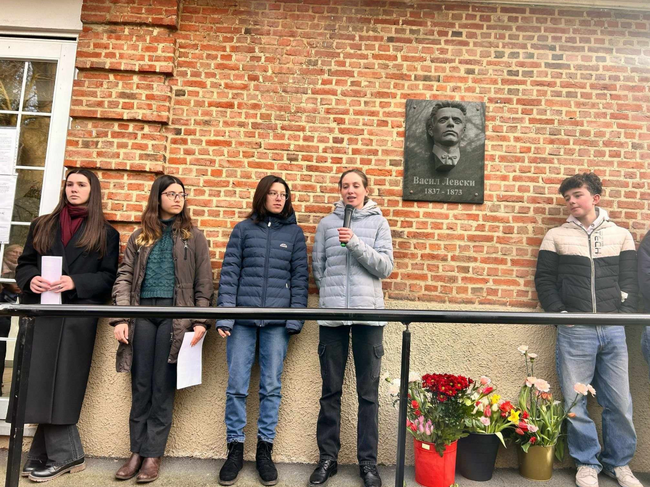 Училище „Пейо Яворов“ в Брюксел почете паметта на Васил Левски