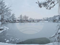 Търговище - замръзнало езеро - ниски температури