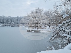 Търговище - замръзнало езеро - ниски температури